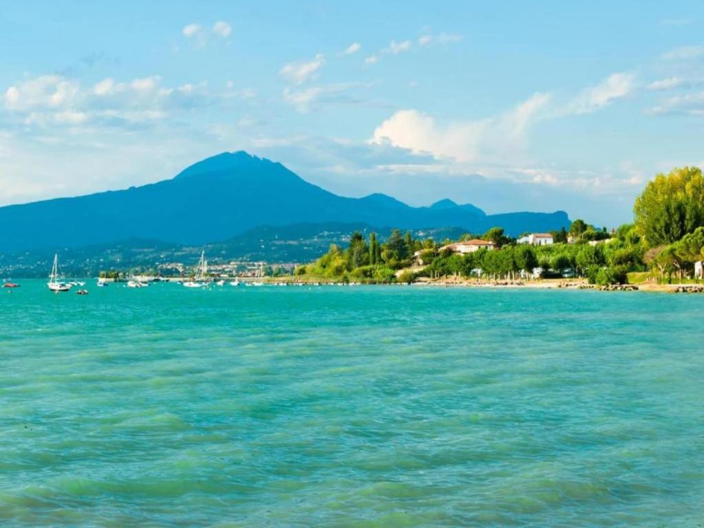 Fotografia z galérie ubytovania Small residence with swimming pool and 8 lovely apartments v destinácii Lazise