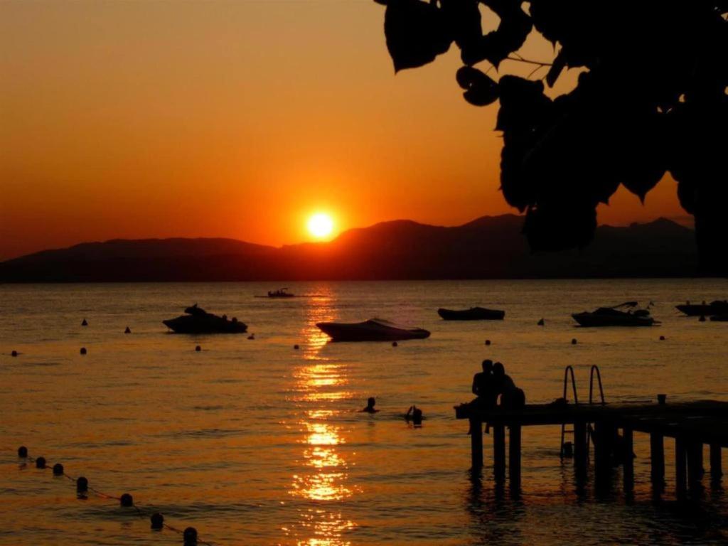 Fotografia z galérie ubytovania Small residence with swimming pool and 8 lovely apartments v destinácii Lazise