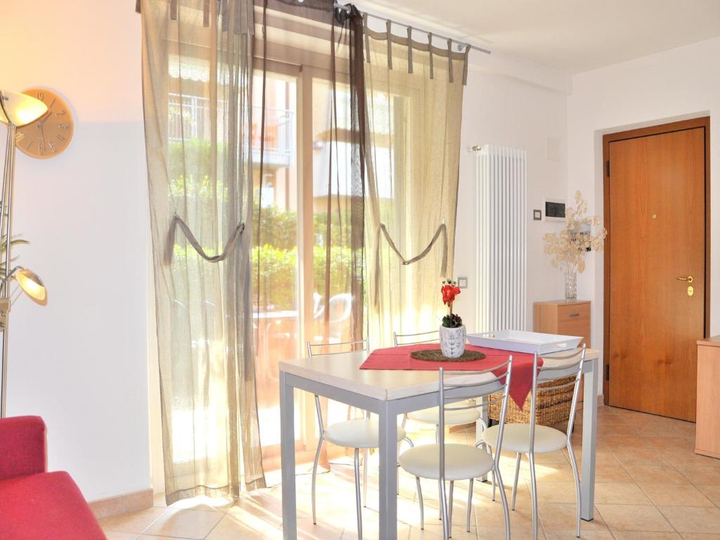 Fotografia z galérie ubytovania Small residence with swimming pool and 8 lovely apartments v destinácii Lazise