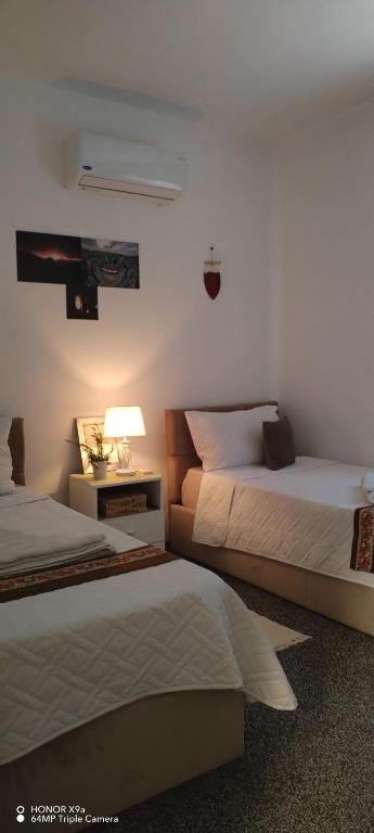 Postel nebo postele na pokoji v ubytování Seleucia DaR Umm Qais