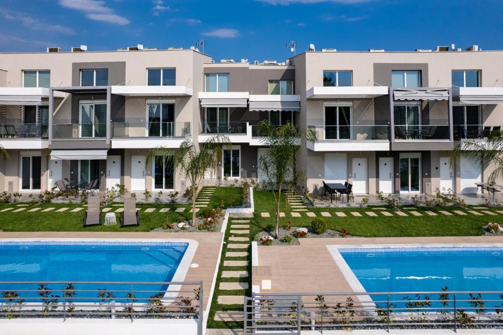 Bazén v ubytování Danai & Palm Residential Complexes nebo v jeho okolí