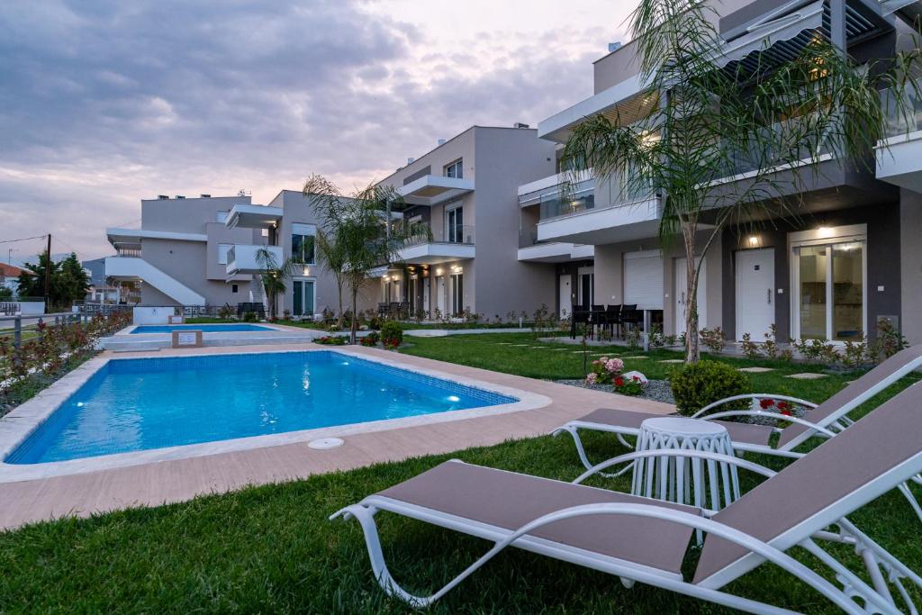 Bazén v ubytování Danai & Palm Residential Complexes nebo v jeho okolí