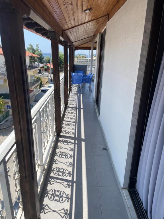 Balkón nebo terasa v ubytování Theodora Villas Flogita beach