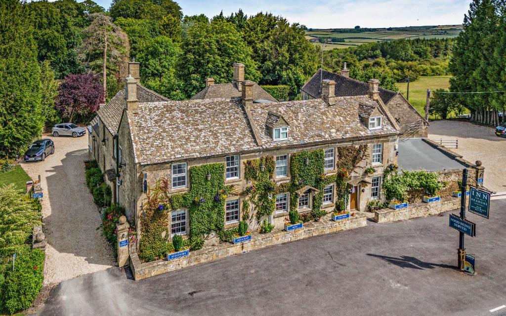 an aerial view of a house with ivy at Inn for All Seasons in Burford