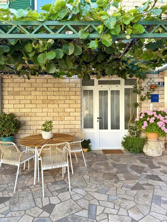 Vonkajšia záhrada v ubytovaní Apartments Villa Antony
