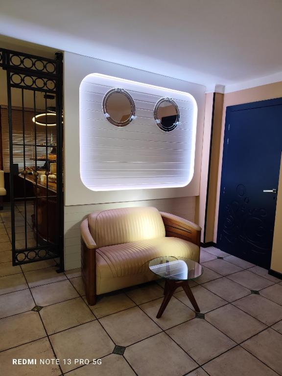 Posezení v ubytování Hôtel Le Claridge