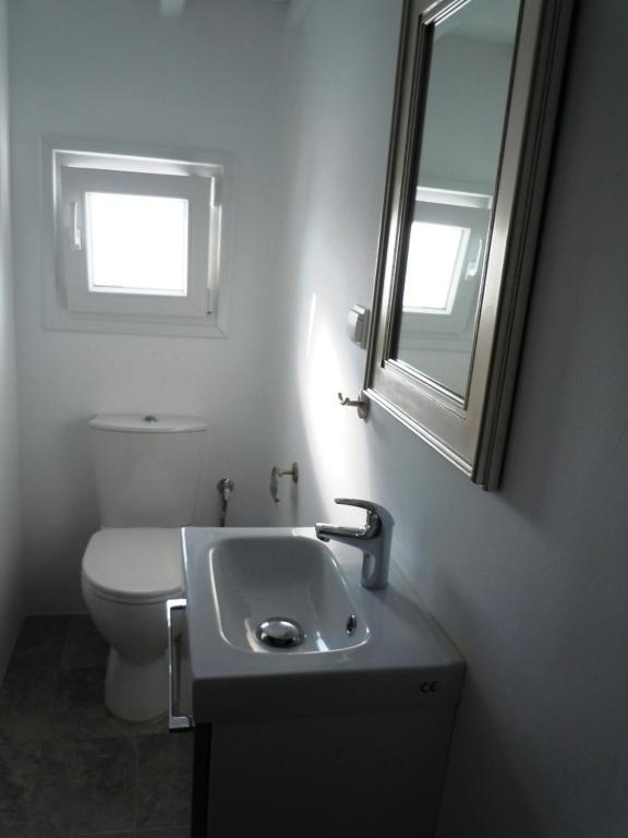 A bathroom at Anthos House