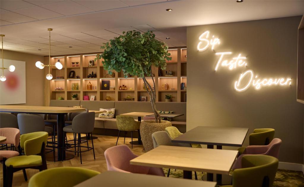 Posezení v ubytování Hilton Garden Inn Leiden