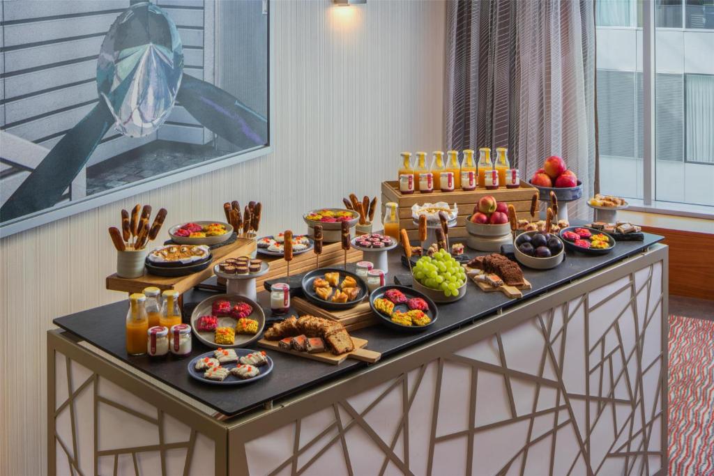 Hilton Frankfurt Airport - Resim 13