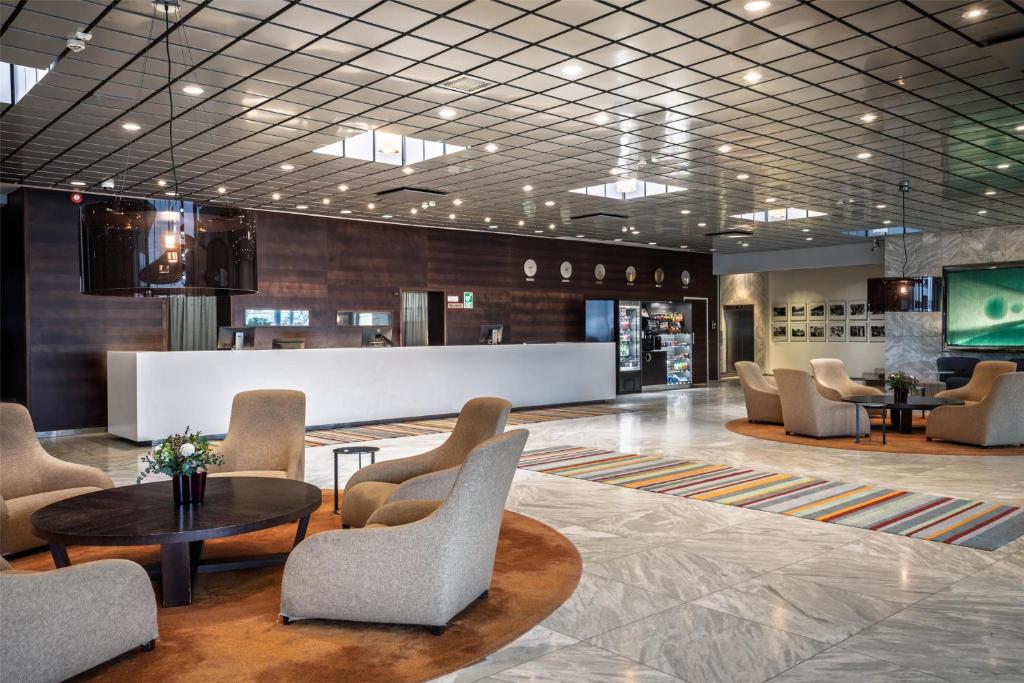 TV a/nebo společenská místnost v ubytování Hilton Helsinki Kalastajatorppa