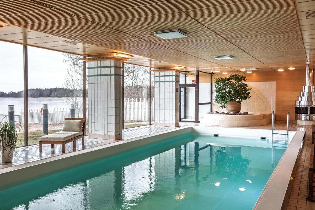 Bazén v ubytování Hilton Helsinki Kalastajatorppa nebo v jeho okolí