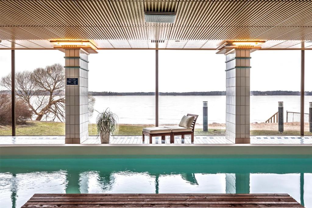Bazén v ubytování Hilton Helsinki Kalastajatorppa nebo v jeho okolí