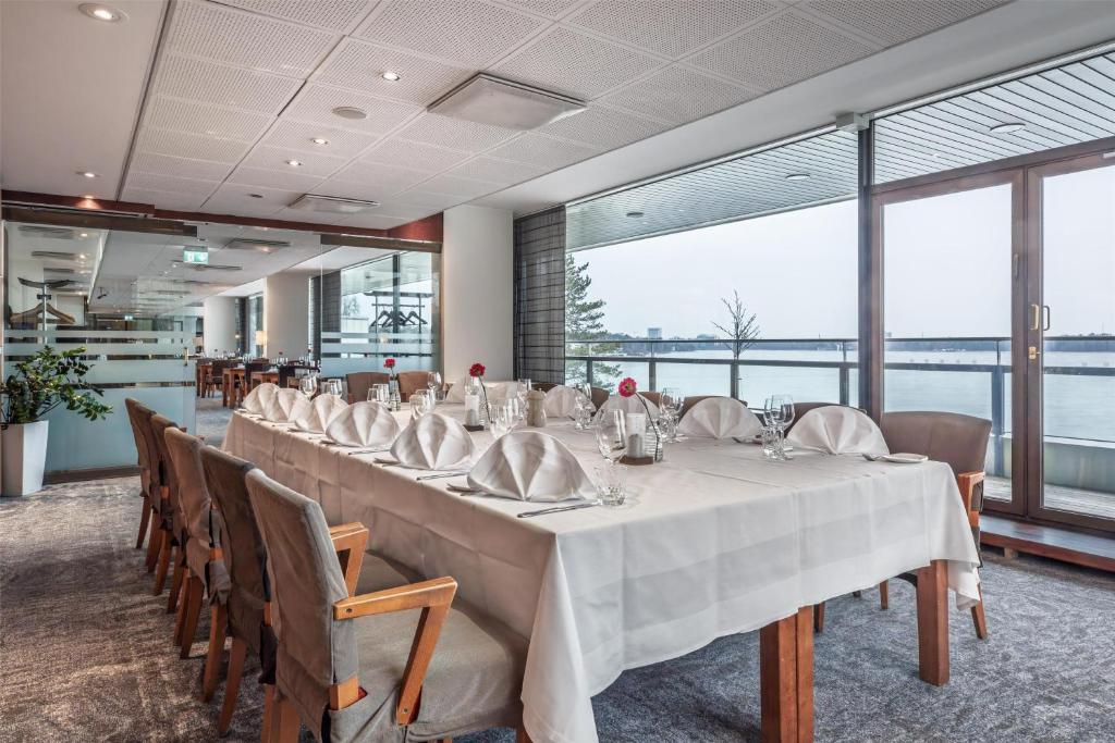 Restaurace v ubytování Hilton Helsinki Kalastajatorppa