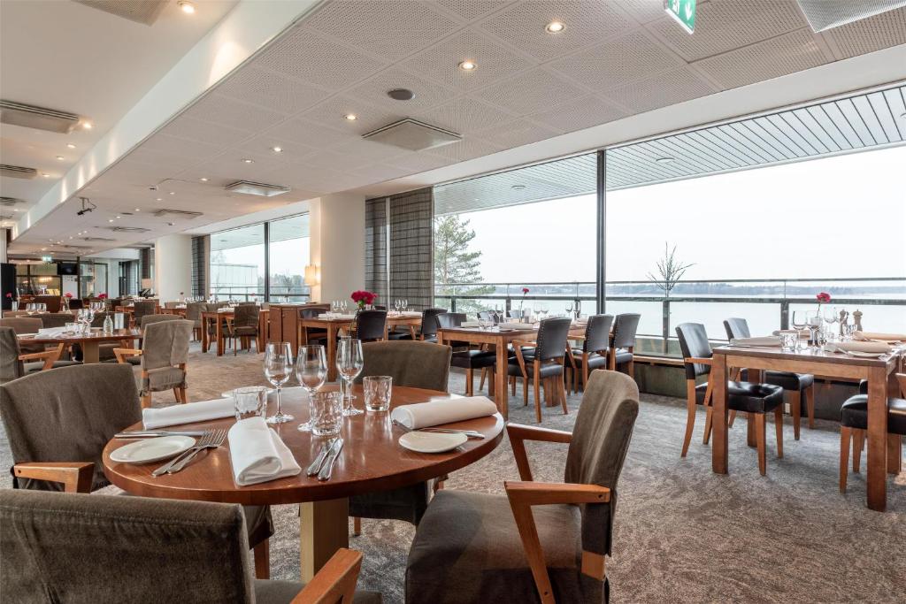 Restaurace v ubytování Hilton Helsinki Kalastajatorppa