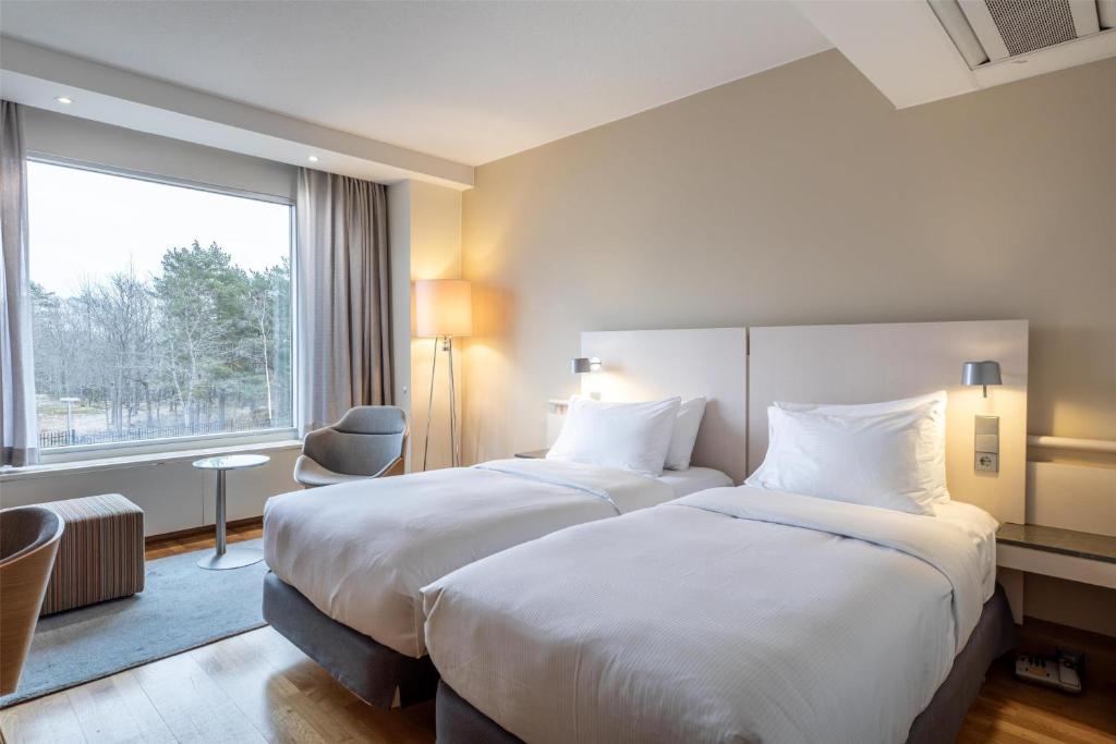 Postel nebo postele na pokoji v ubytování Hilton Helsinki Kalastajatorppa