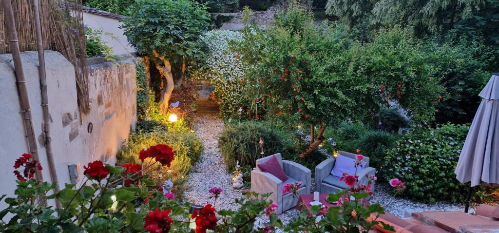 Κήπος έξω από το Monica appartamento con giardino al Ponte Vecchio