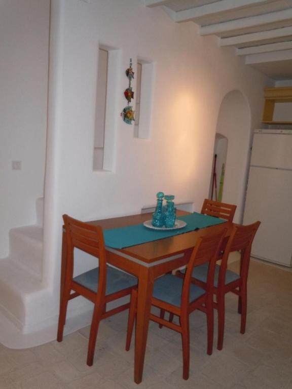 A seating area at Anthos House