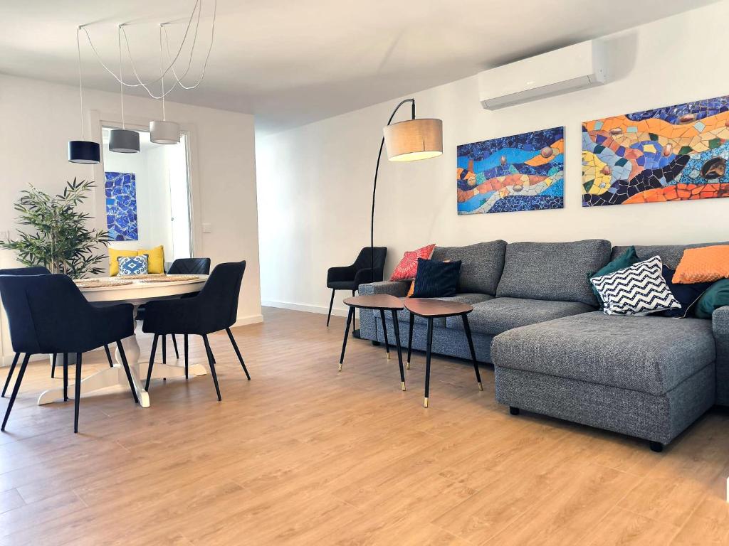 Posezení v ubytování New apartment with sea view - Casa Mosaic