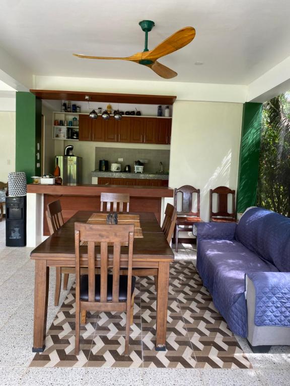 Posezení v ubytování Private Beachfront Villa in Siargao