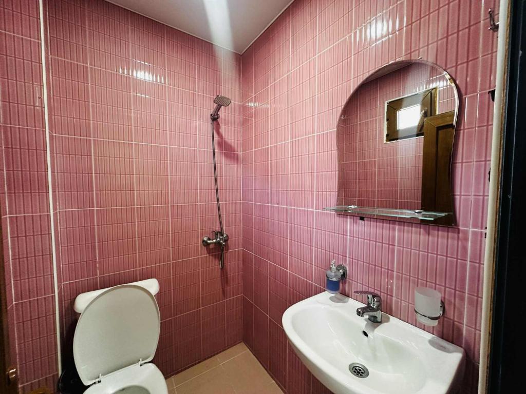 Koupelna v ubytování KISI Hotel