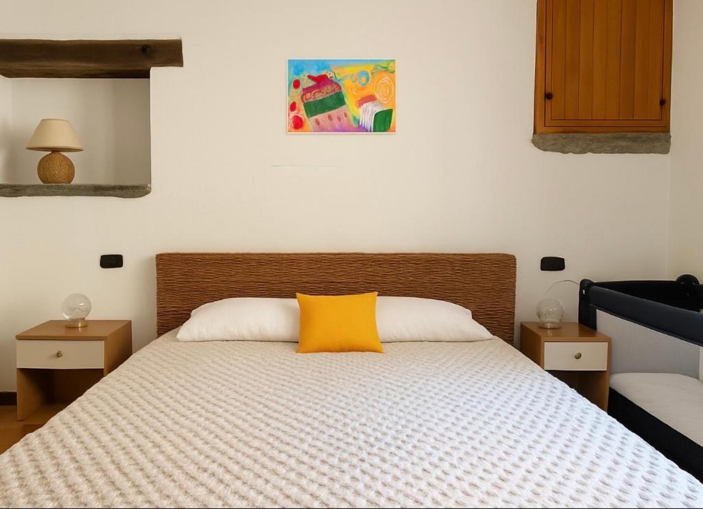 A bed or beds in a room at Al civico 7 Relax a due passi dal lago di Como