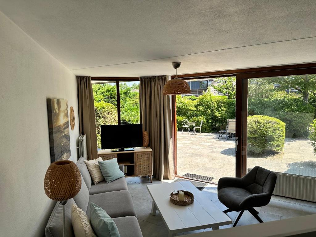 a living room with a couch and a table at Vakantie Zeeland in Brouwershaven