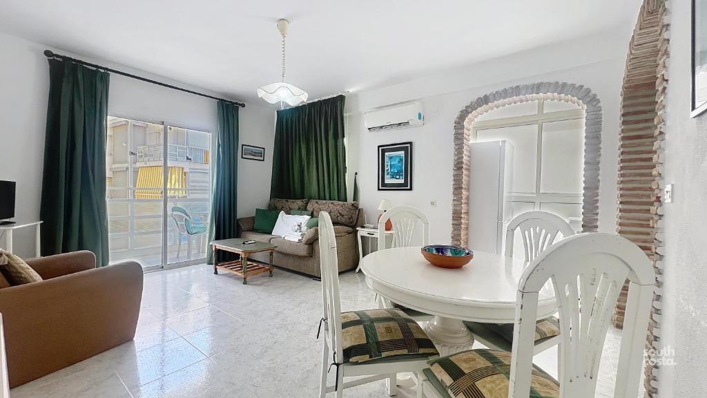 Nerja Central Pool Apartment by South Costa