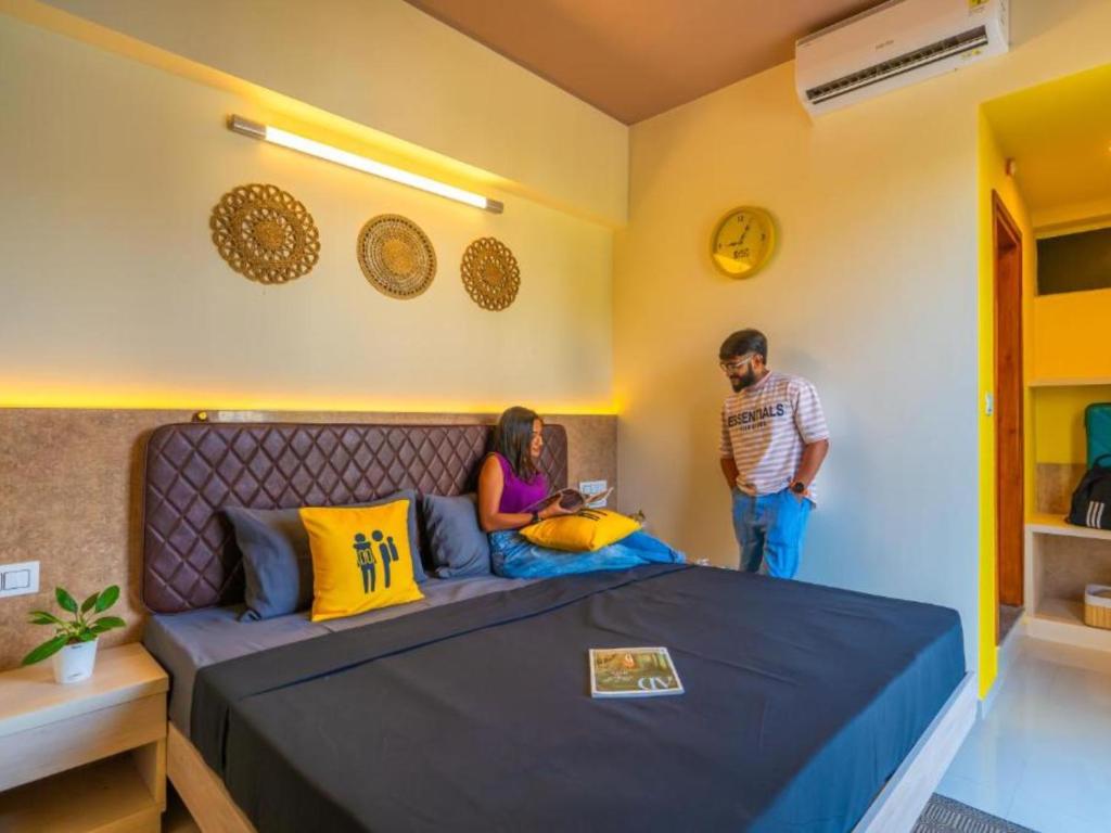 Postel nebo postele na pokoji v ubytování The Hosteller Bangalore, Indiranagar