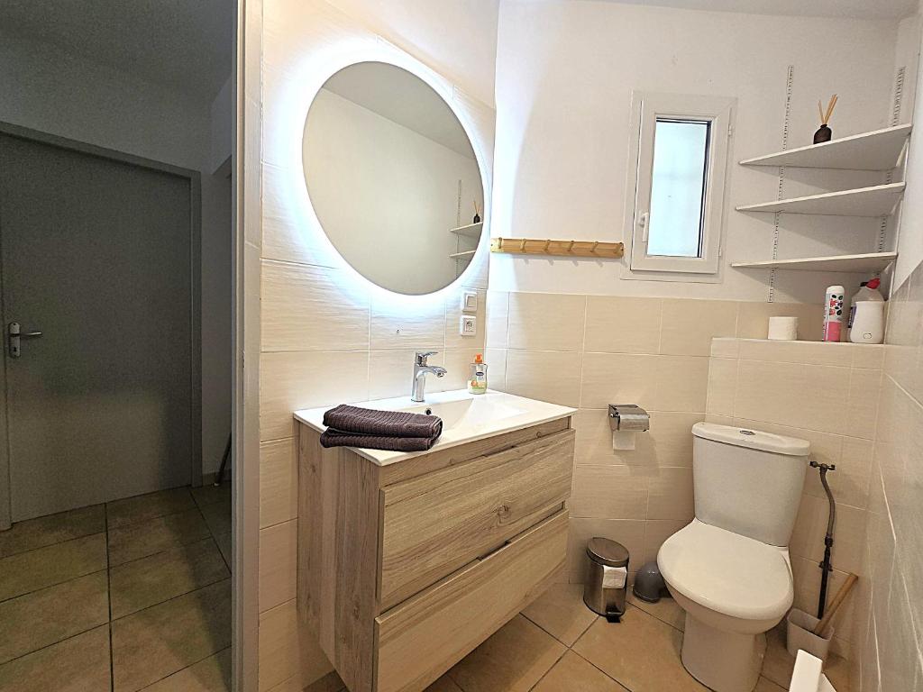 Bagno di Le Parc Jean Édouard - Spa avec jacuzzi privé - Superbe villa 4 chambres - 9 couchages - 6 lits - Poêle - Parking - Climatisation réversible- Terrasse ombragée et grand jardin