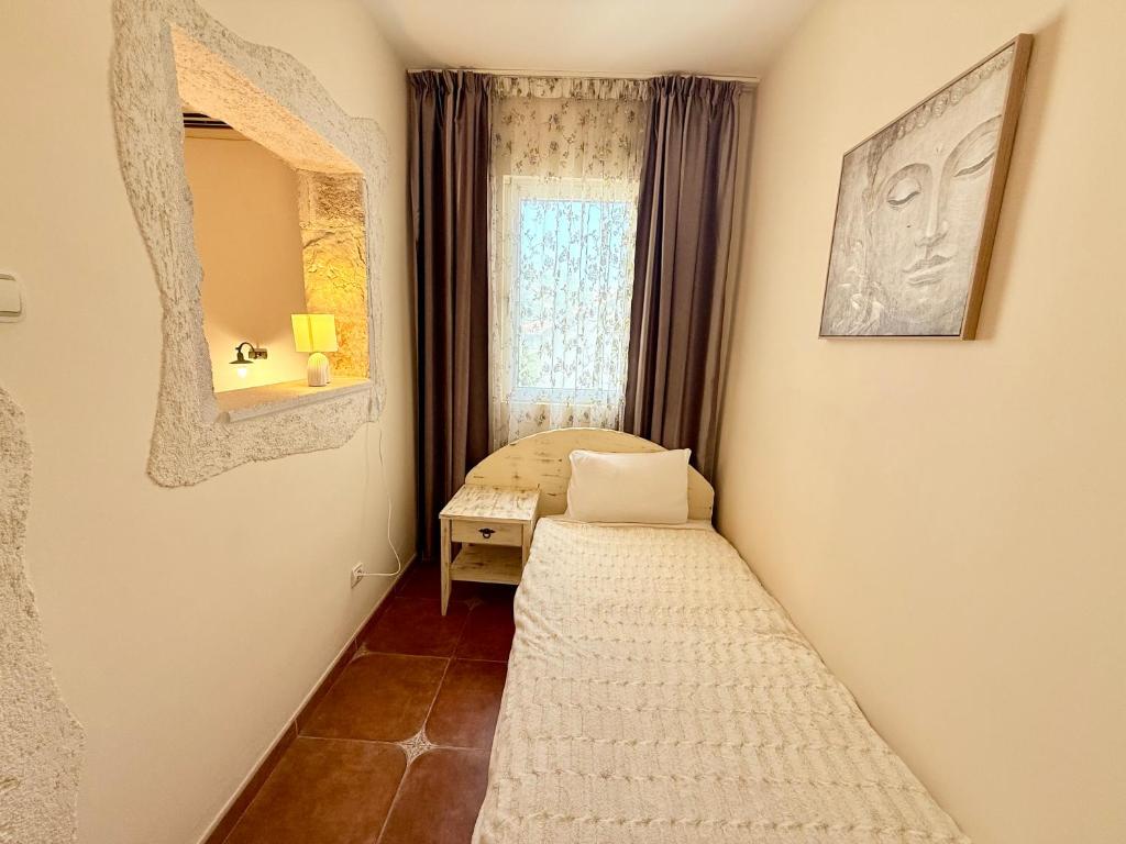 Villa Perla Di Mare Budva tesisinde bir odada yatak veya yataklar