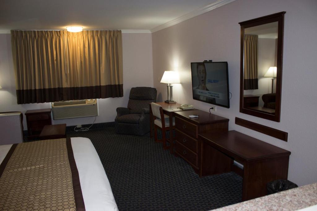 Days Inn by Wyndham Indio - Habitación Con Cama Extragrande - No Fumadores