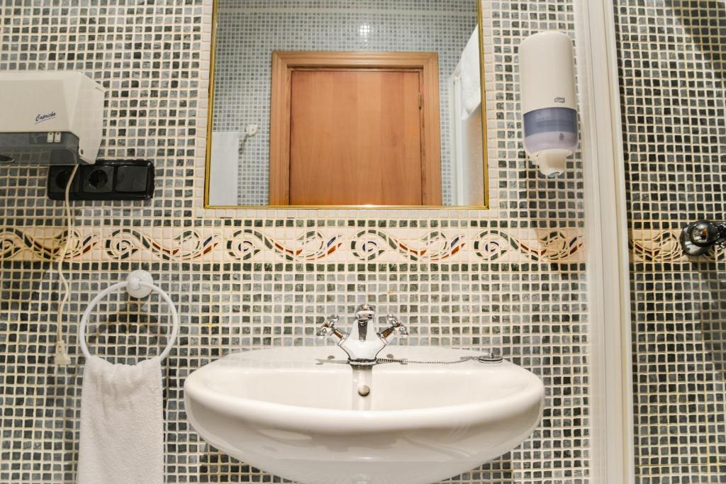 Koupelna v ubytování Café Bar Hotel Jefi
