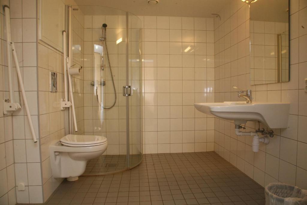 Koupelna v ubytování Førde Sommarhotell