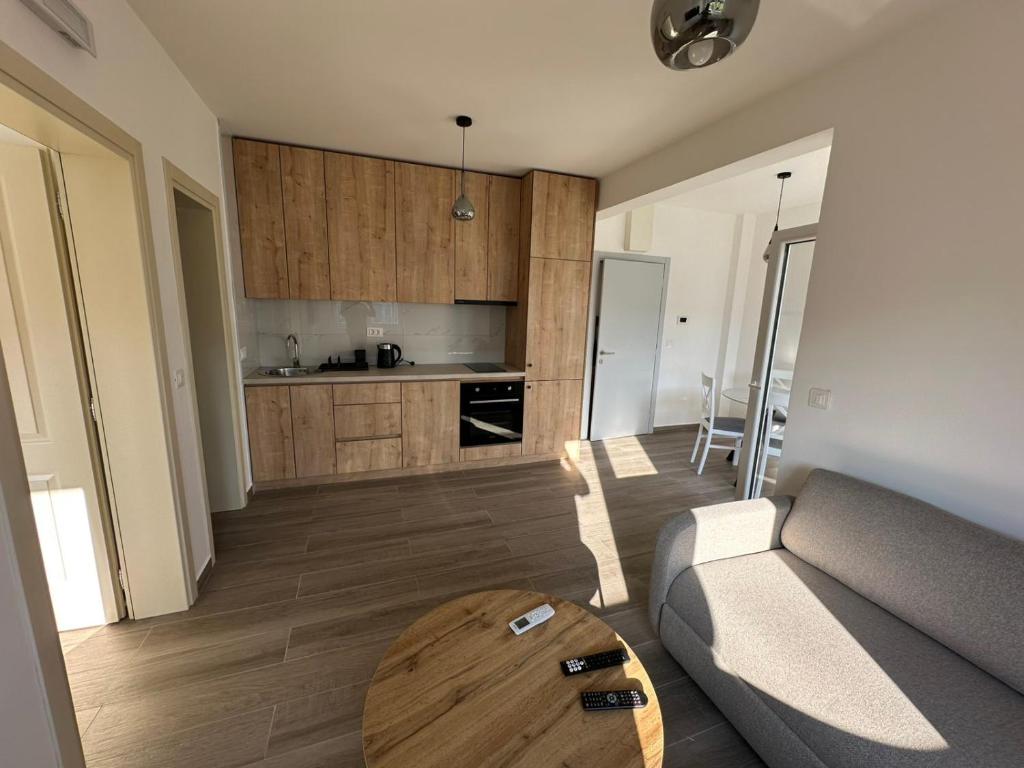 Η κουζίνα ή μικρή κουζίνα στο Apartmani Aki 5