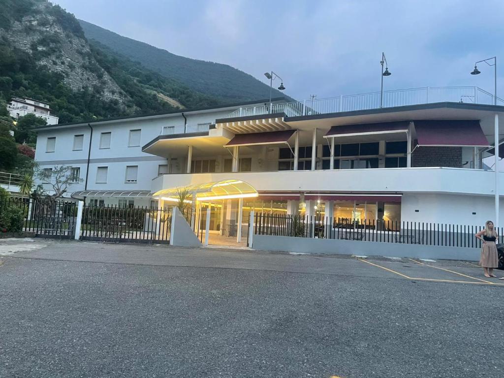 Nespecifikovaný výhled na hory nebo výhled na hory při pohledu z hotelu