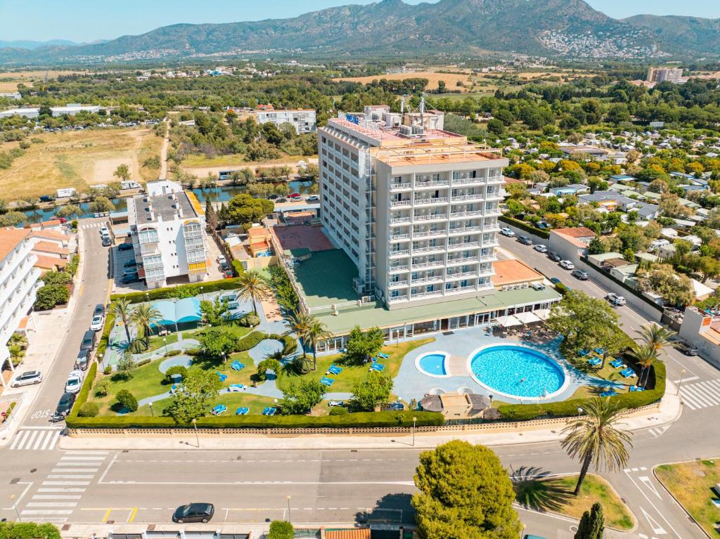 Nespecifikovaný výhled na hory nebo výhled na hory při pohledu z hotelu