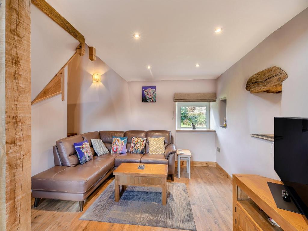 a living room with a couch and a tv at Middlecroft - Uk45062 in Tideswell