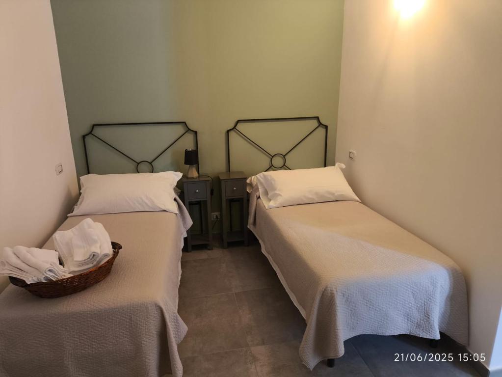 Postel nebo postele na pokoji v ubytování Duomo Rent Room & Flat
