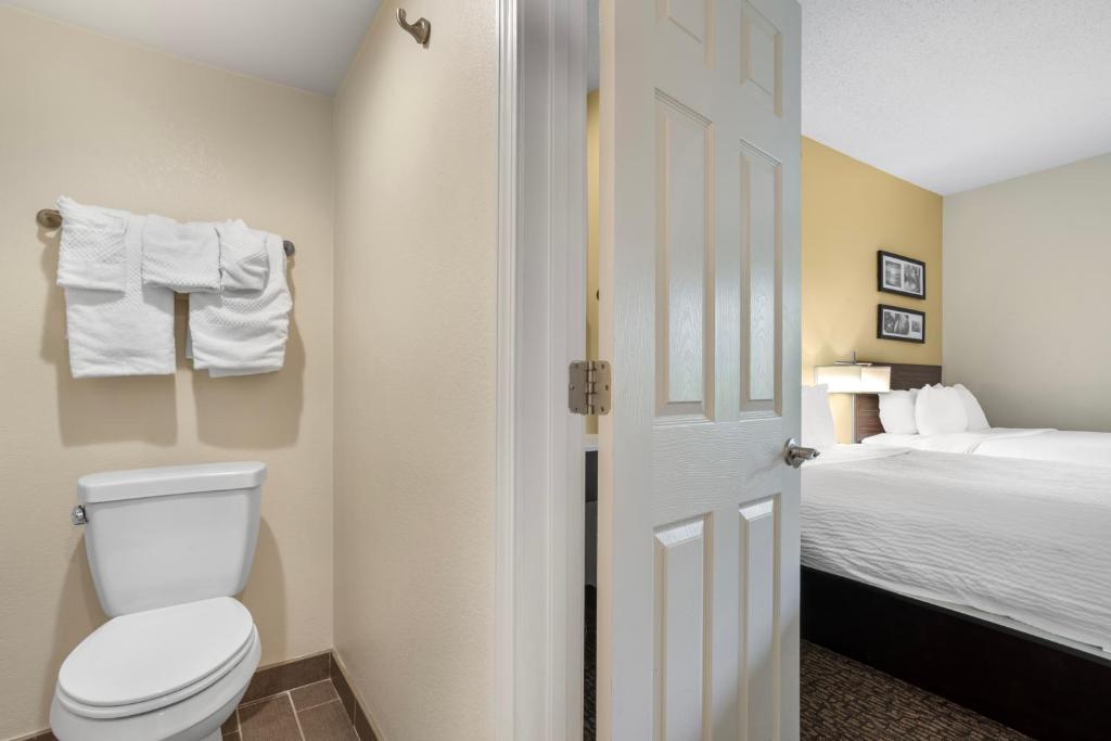 Sleep Inn & Suites at Concord Mills photo
