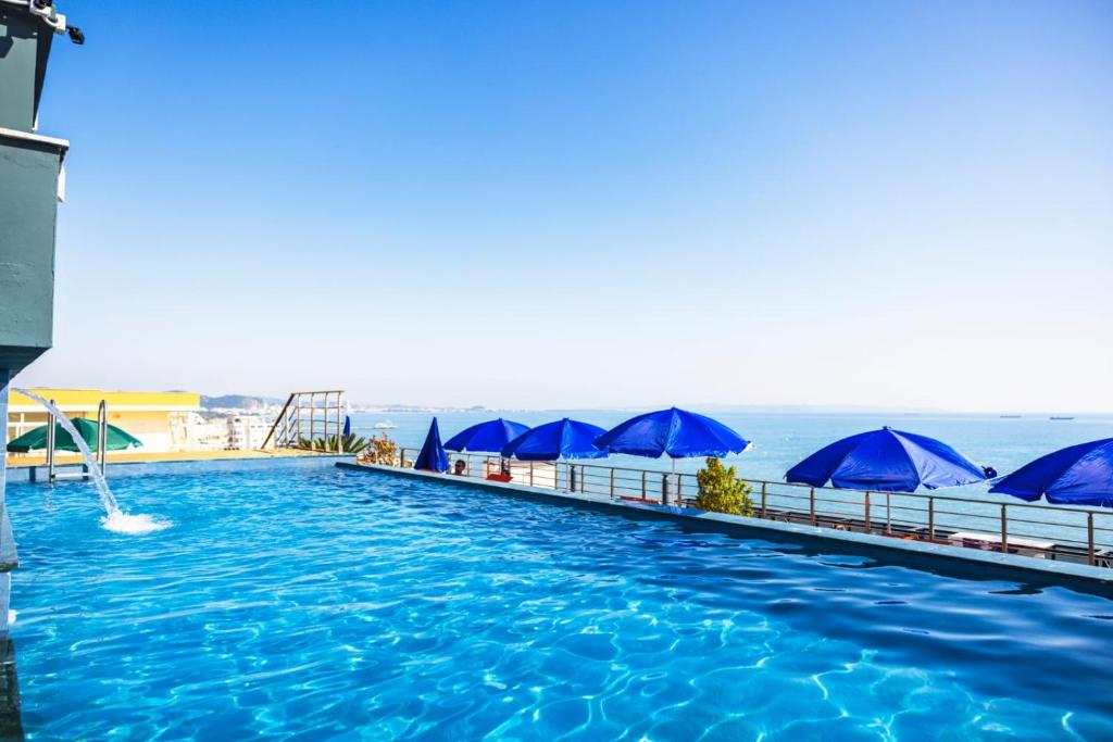 Bazén v ubytování Ajsel Hotel nebo v jeho okolí