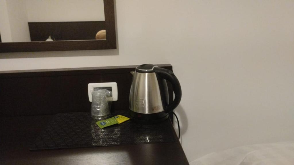 Příslušenství pro přípravu čaje a kávy v ubytování MC Hotel