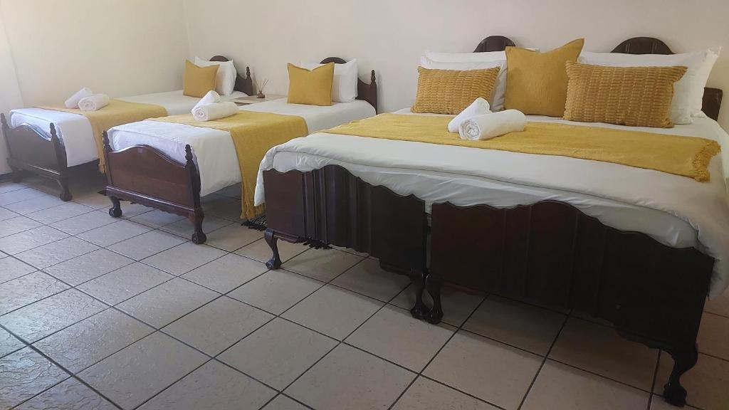 Postel nebo postele na pokoji v ubytování NEW LODGE - Westdene