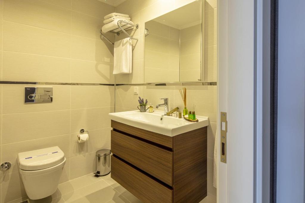 A bathroom at Hotel Real Life
