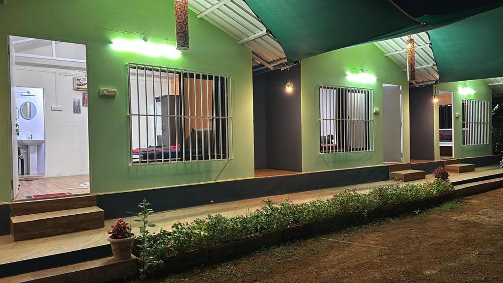 Aed väljaspool majutusasutust Hotel Skylark