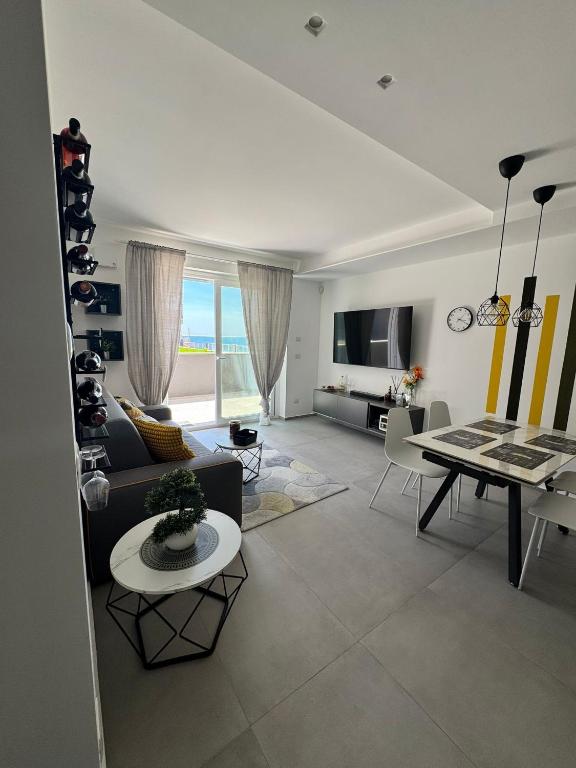 a living room with a couch and a table at Sul Mare in Molfetta