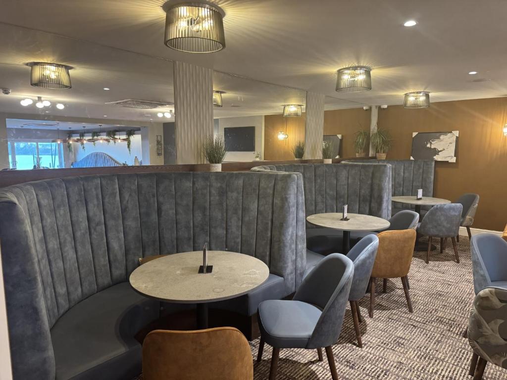 Posezení v ubytování Gwbert Hotel
