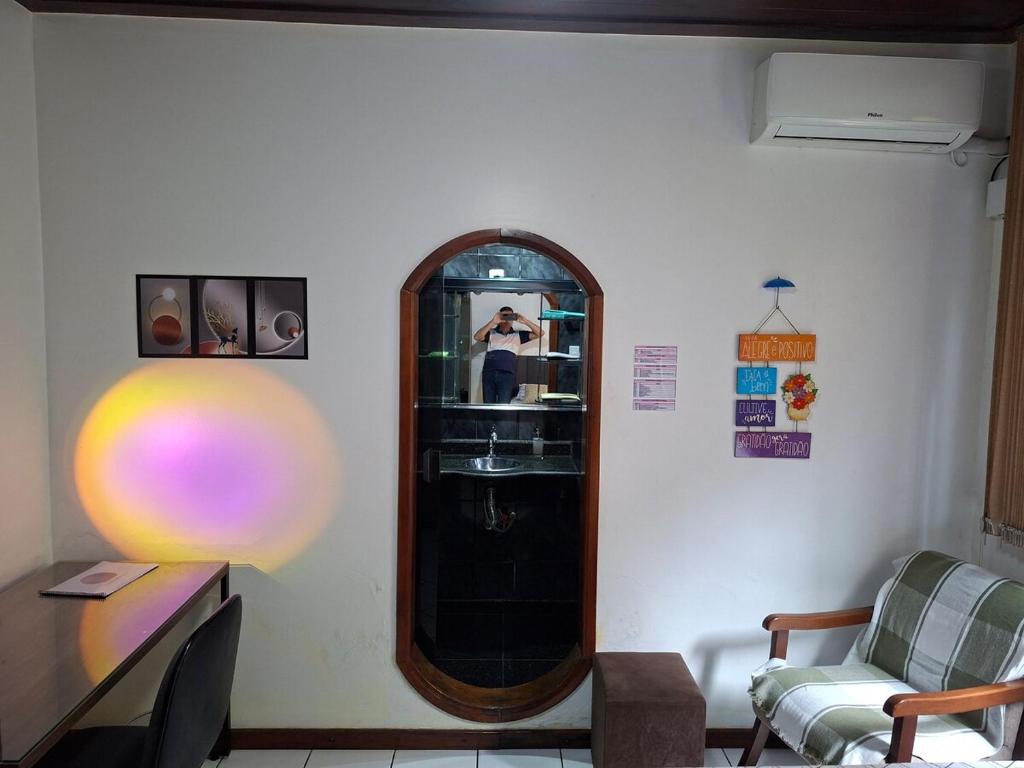 TV a/nebo společenská místnost v ubytování Apê confortável, com Alexa. Ótima localização