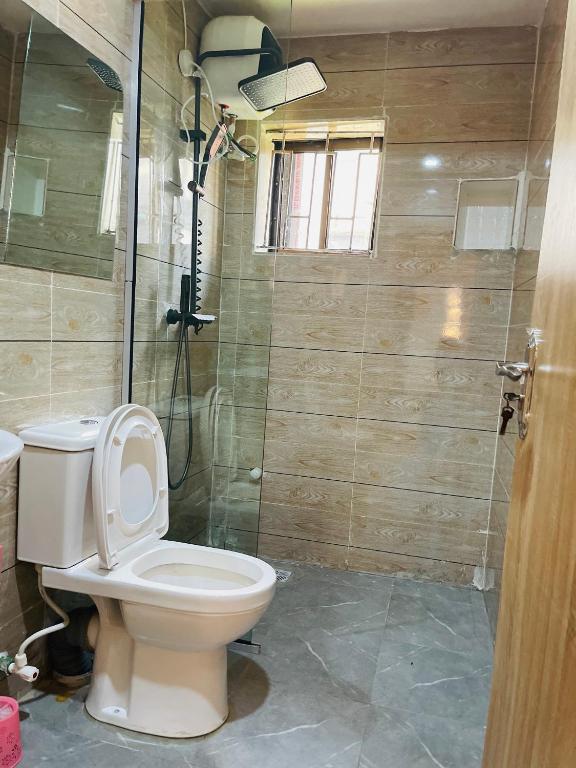 Koupelna v ubytování Hotel Padelia Apartment Airport Road Lagos