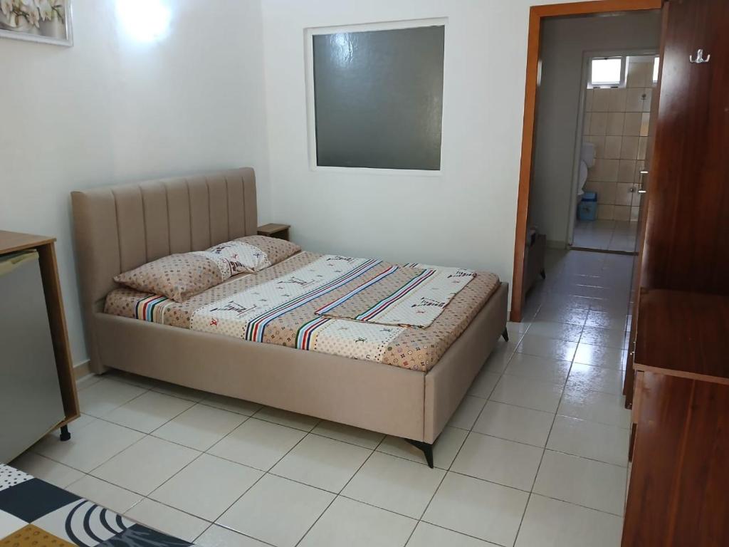 Postel nebo postele na pokoji v ubytování Gini Palace - Shengjin