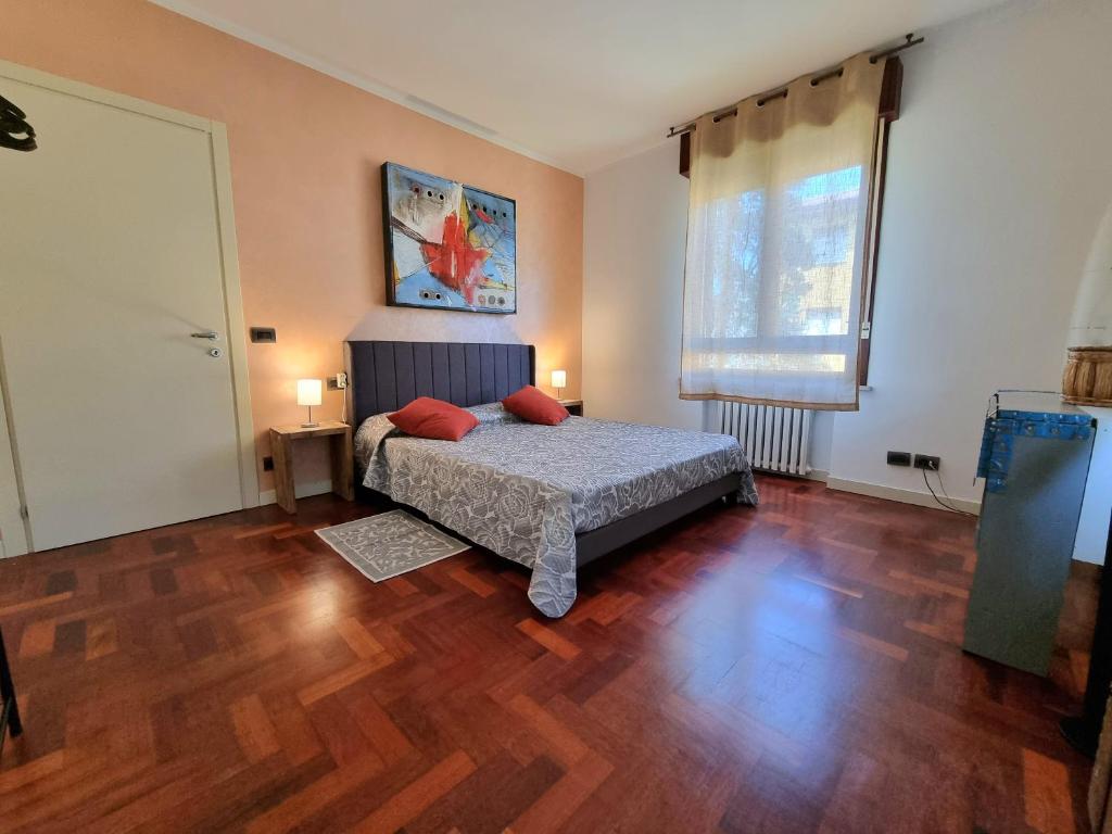 Ένα ή περισσότερα κρεβάτια σε δωμάτιο στο Parma Comfort House
